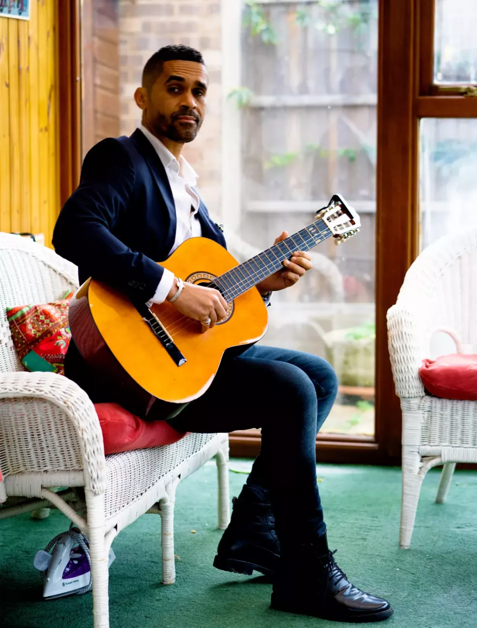 Leno With a Guitar